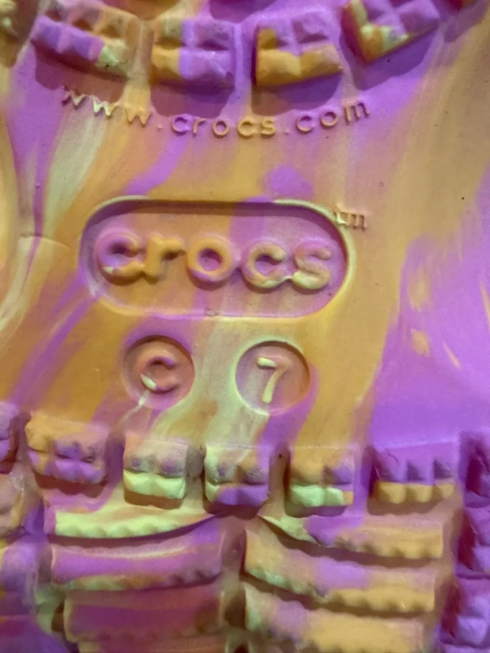 Crocs Classic Kids Pink & Yellow Marbled Tie-Dye Clog Sandals Sz 7